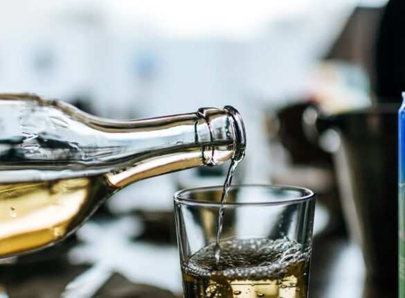 white-wine-3835585_1920